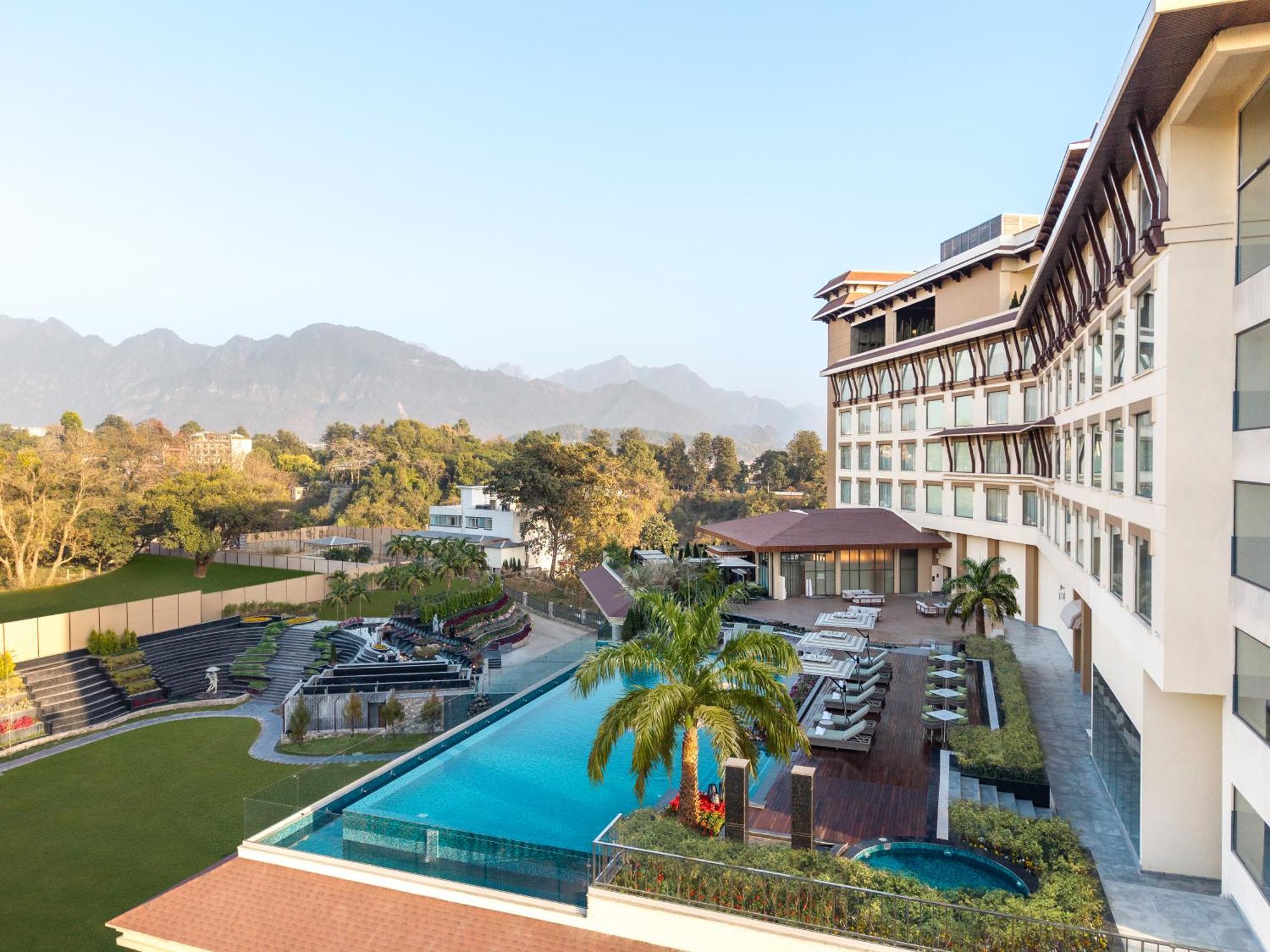 Taj Mussoorie Foothills, Dehradun Hotel Exterior photo