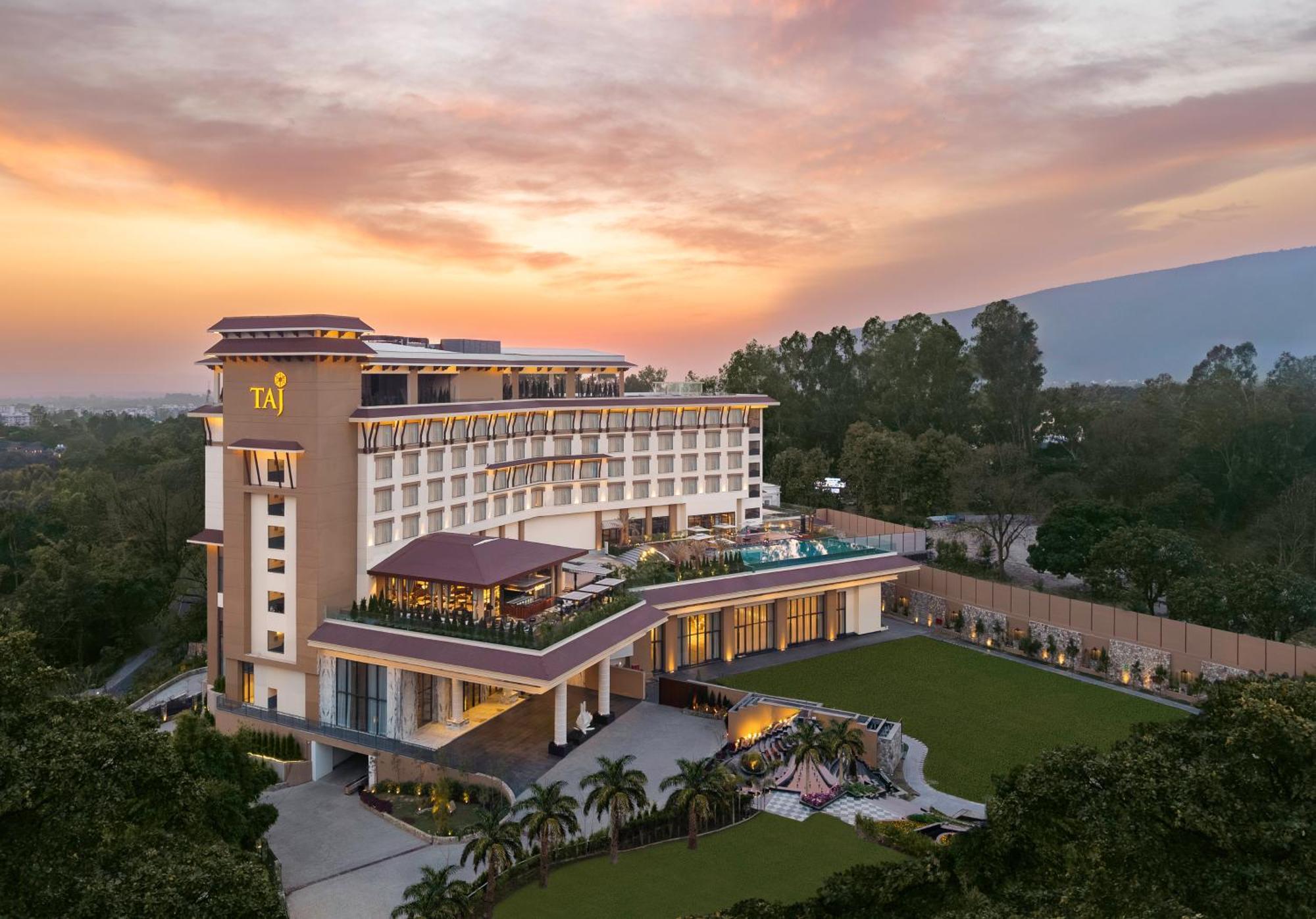 Taj Mussoorie Foothills, Dehradun Hotel Exterior photo