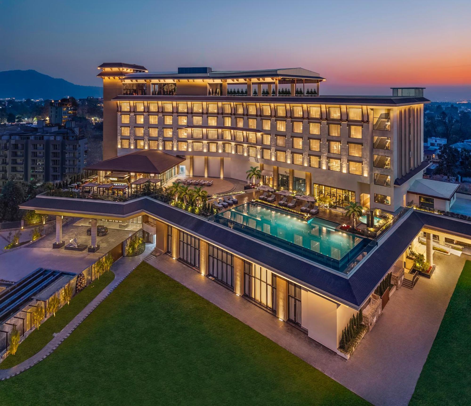Taj Mussoorie Foothills, Dehradun Hotel Exterior photo
